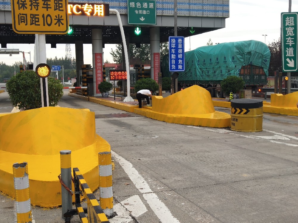 適合高速公路護欄防腐的防銹漆：晨虹防銹漆，守護交通安全的堅固屏障