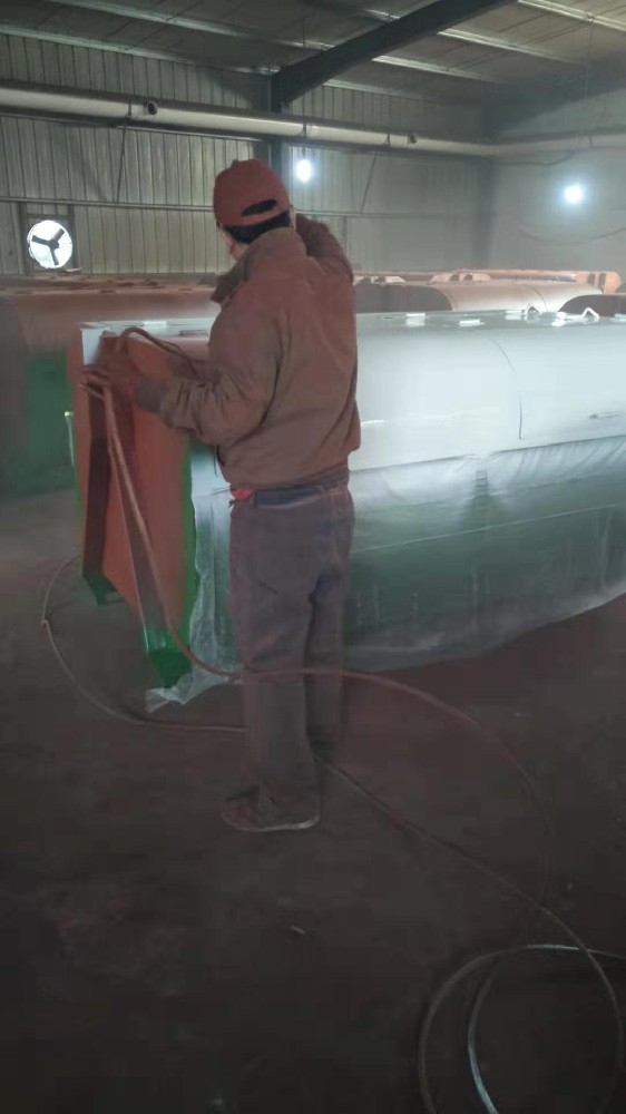 玻璃鋼防護新方案，晨虹醇酸防銹磁漆引領耐用潮流