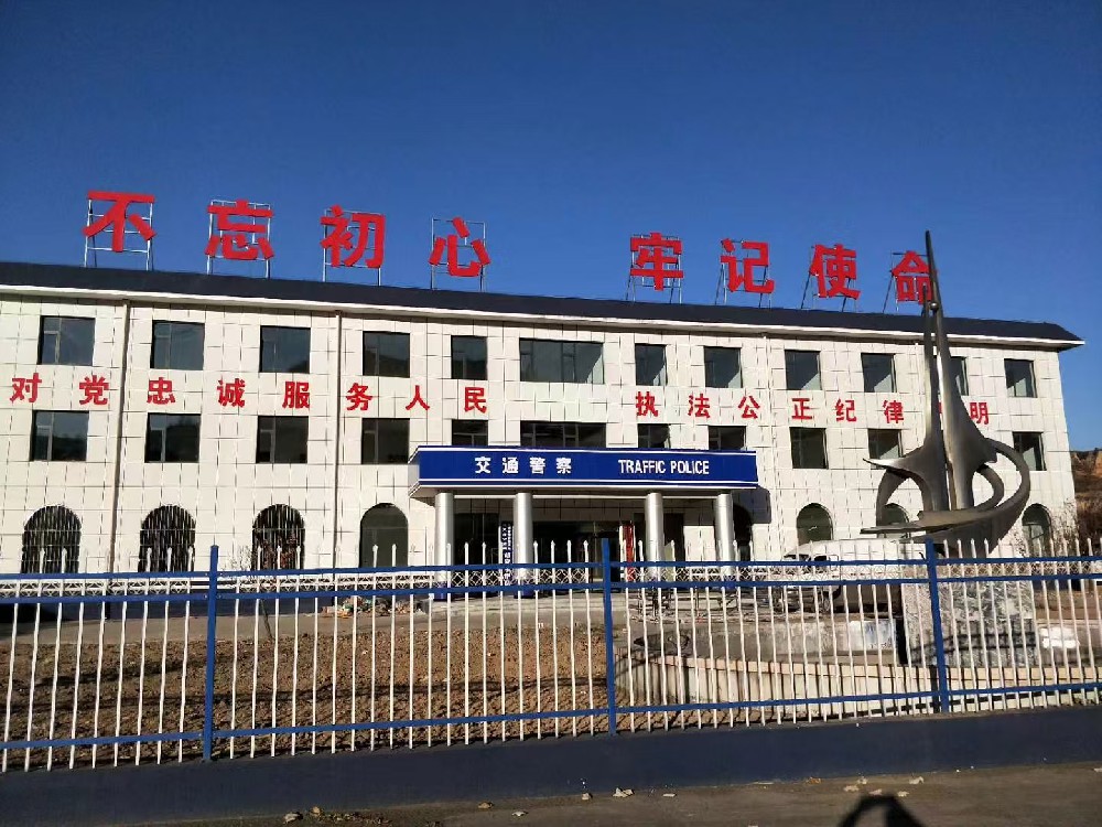 欄桿煥新裝：晨虹醇酸防銹磁漆，守護安全與美觀的雙重保障